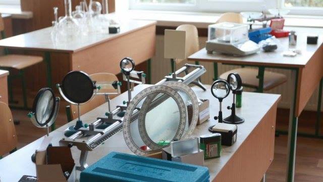 “Нахімічили” на шкільному обладнанні з бюджету 5,5 млн гривень, а в офшори вивели ще 17 млн