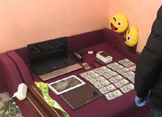 У Києві затримали жінку, яка відправляла дівчат у секс-рабство до Туреччини