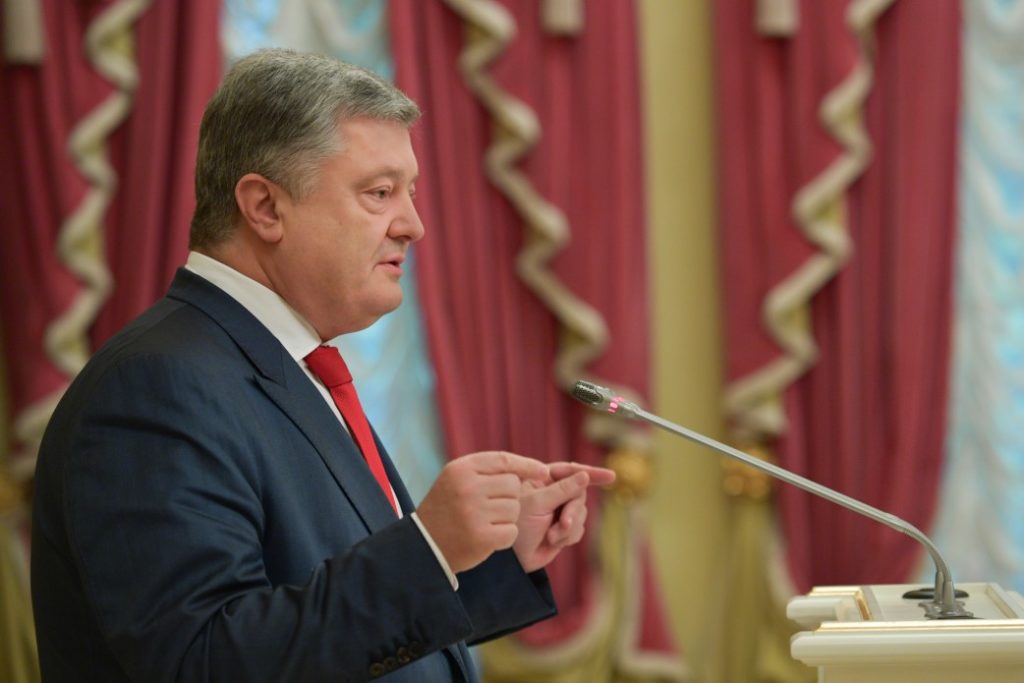 Это сама  сущность нашей идентичности:  Порошенко приветствует  принятие законопроекта о языке