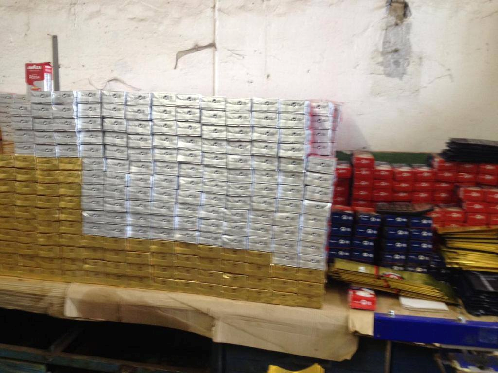 15 тонн готової продукції та 30 тонн зерен: на Буковині викрили підпільну організацію з виробництва кави