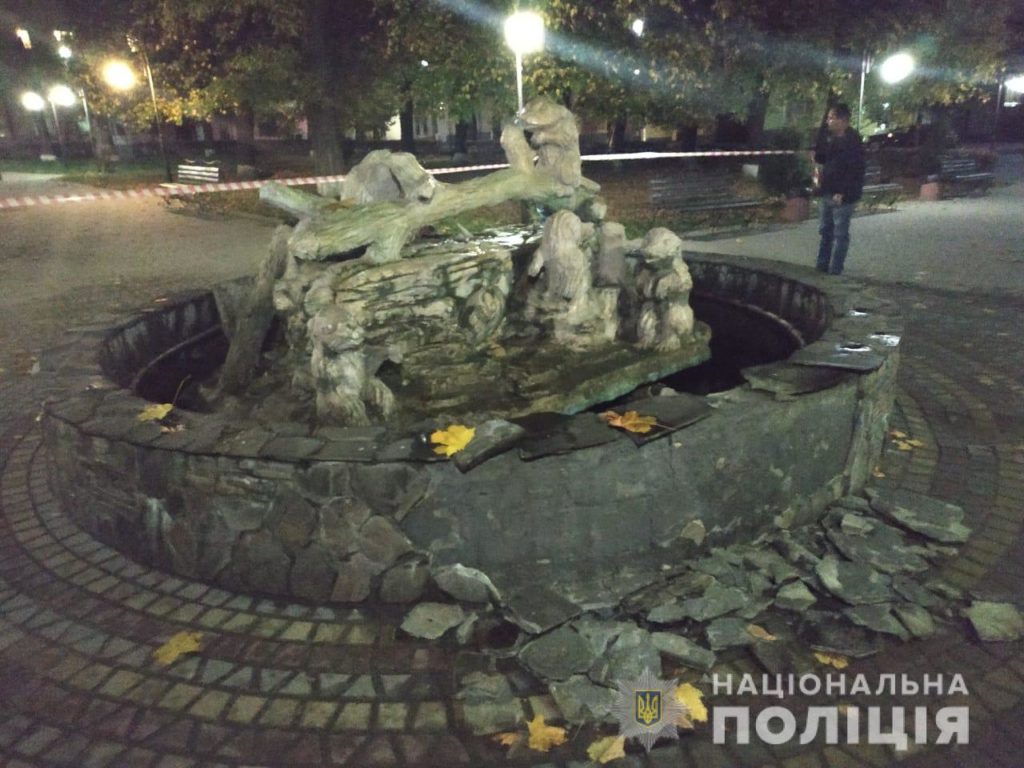 На Львівщині п’яний чоловік гранатою підірвав фонтан