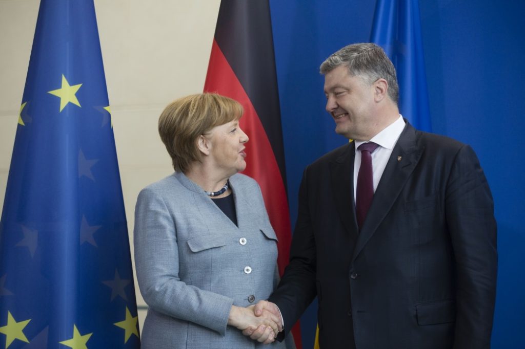Проблема Азовського моря та євроінтеграція: у президента назвали головні теми зустрічі Меркель та Порошенка