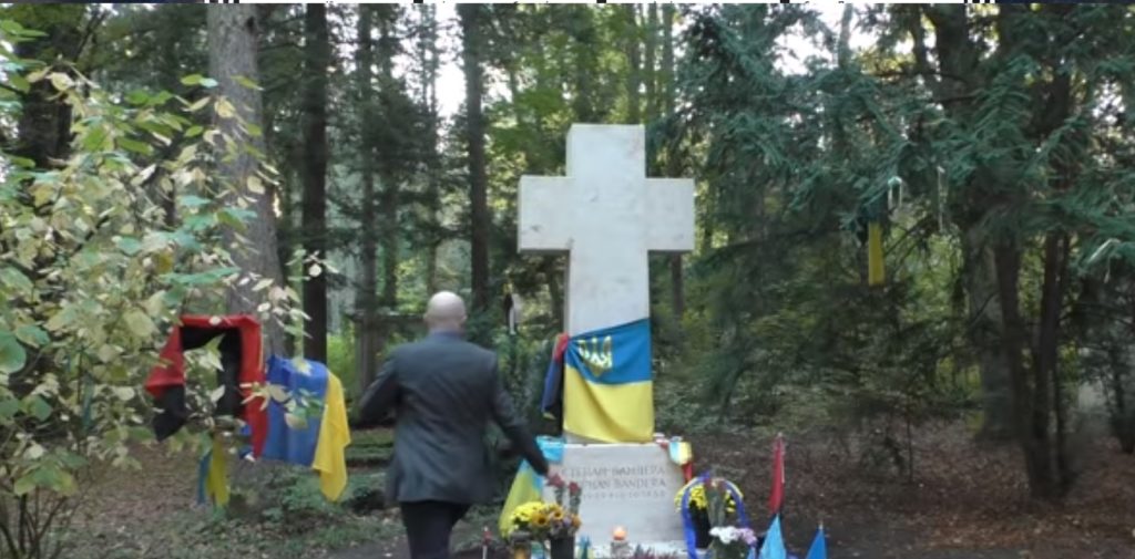 Проросійський пропагандист вчинив наругу над могилою Бандери у Мюнхені
