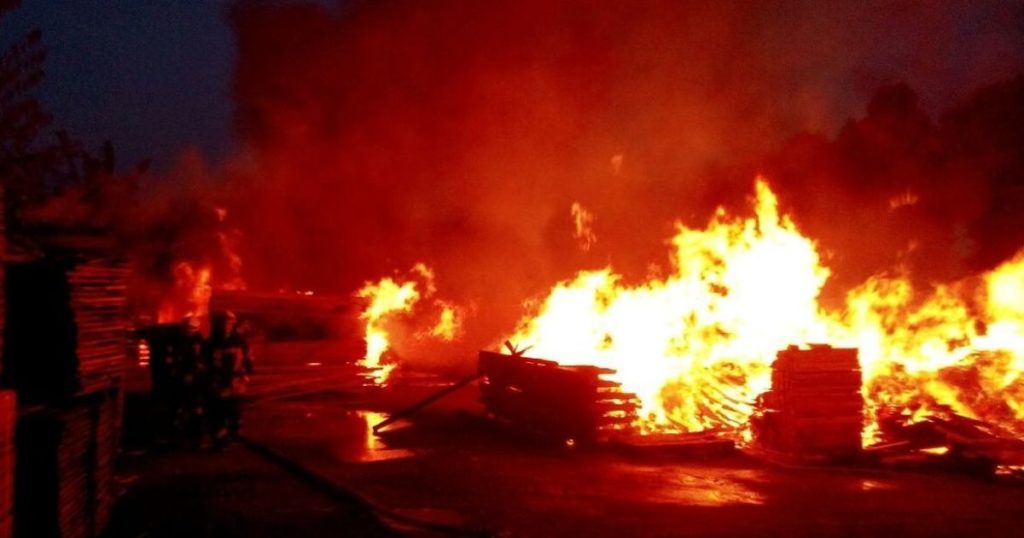 В Киеве в металлическом вагончике сгорел человек