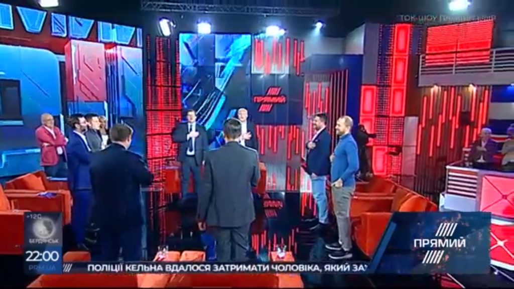 Депутати заспівали в ток-шоу “Прямий ефір” Гімн України
