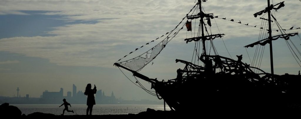 Викрадений піратами біля Нігерії український моряк повертається додому – МЗС