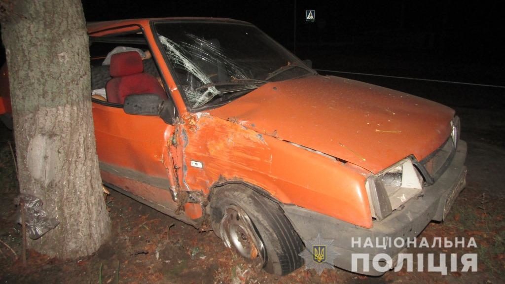 ДТП на Київщині переросло у збройне пограбування: фото з місця подій