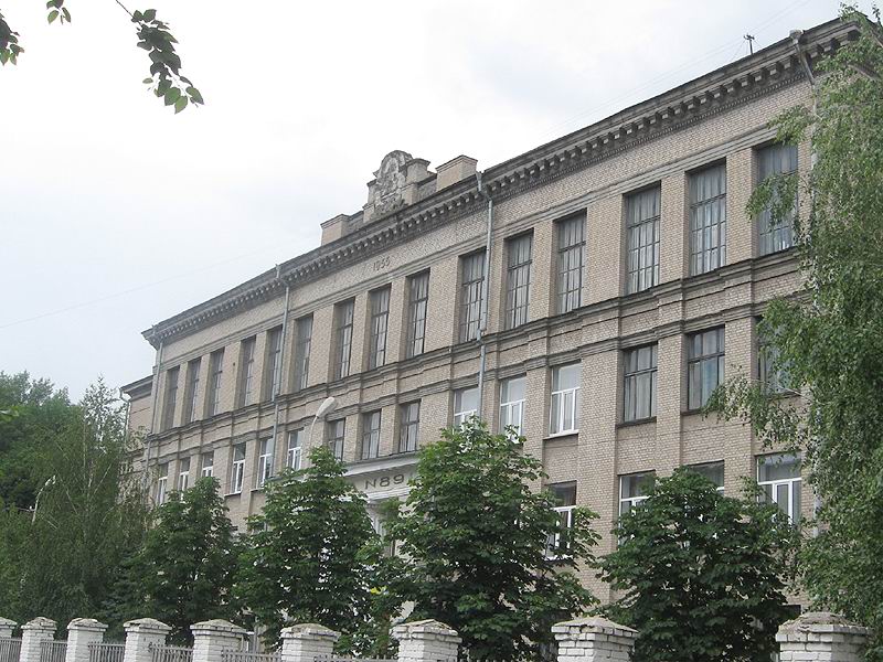 У школі Дніпра під час уроків обвалилася стеля: подробиці “Прямого”