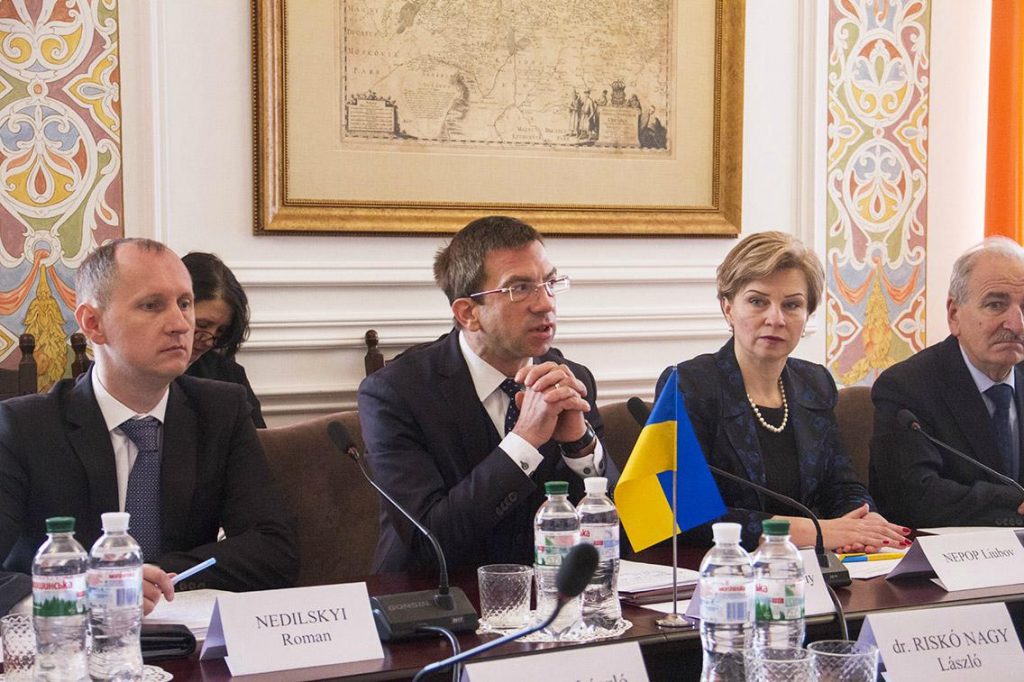 Україна передала Угорщині угоду про запобігання множинному громадянству