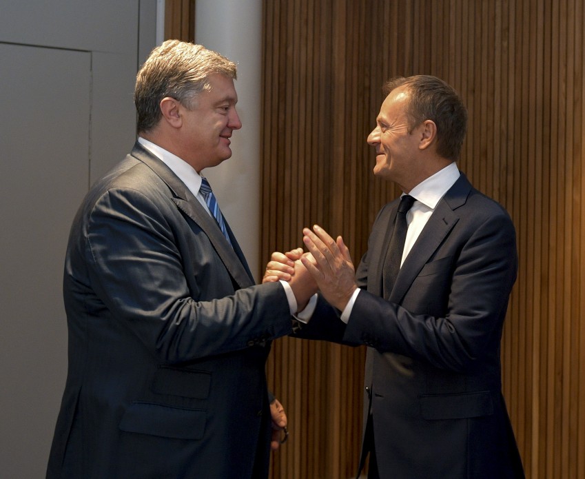Порошенко скоординував з президентом Європейської Ради боротьбу з підривною діяльністю Росії