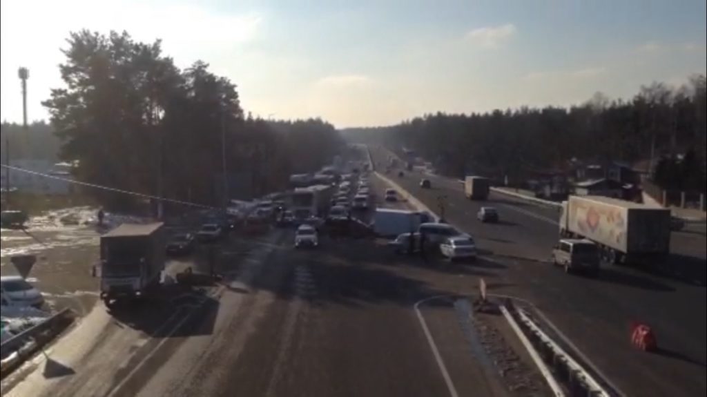 Під Києвом одночасно трапилось три ДТП: в’їзд до столиці заблоковано