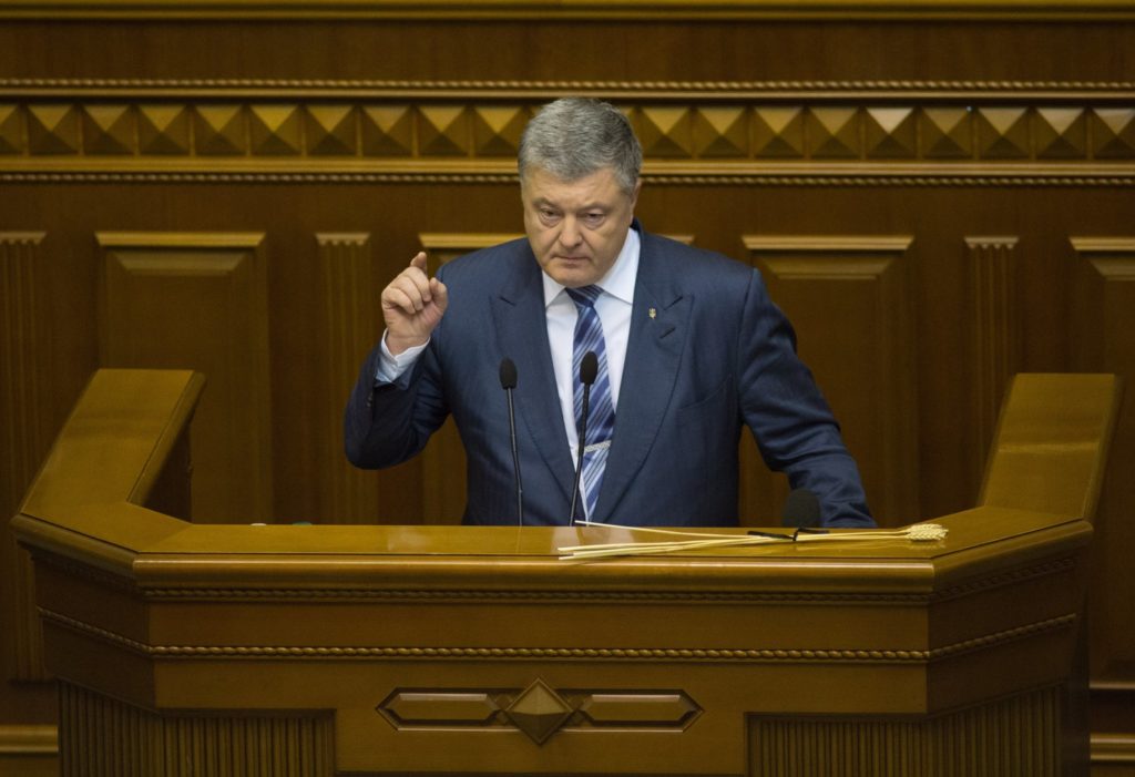 На воре и шапка горит — Порошенко о тех, кто мешал вступлению в НАТО