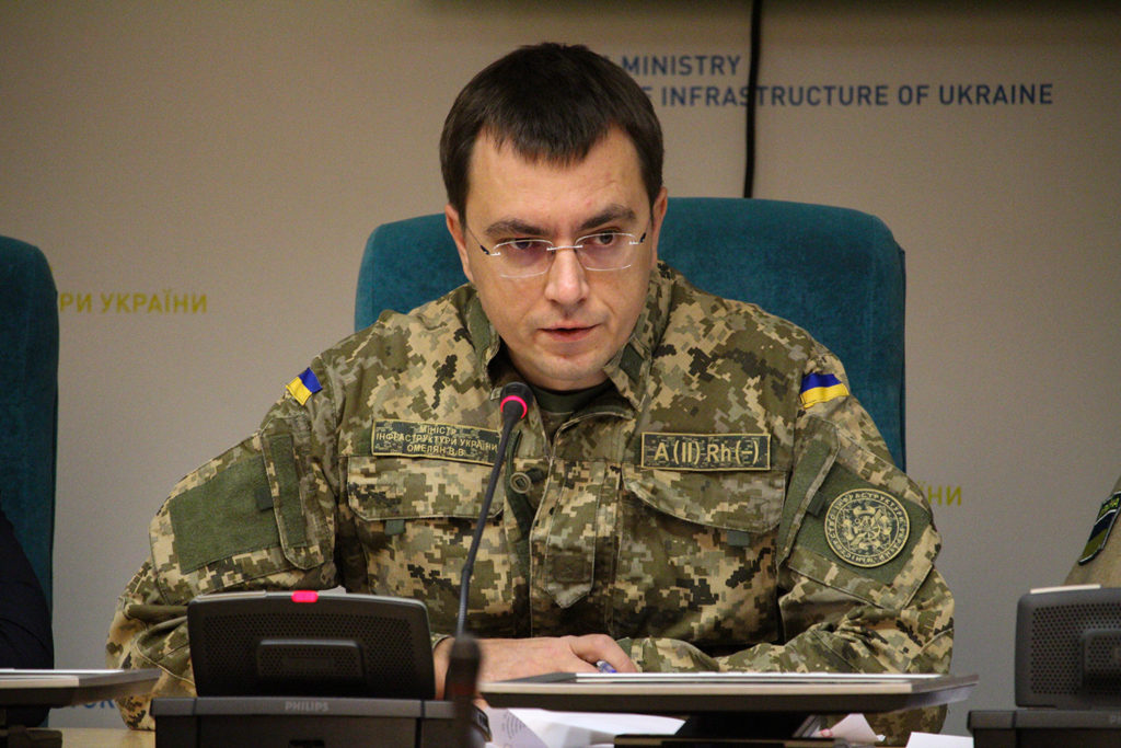 Военное положение: в 10 областях берут под усиленную охрану вокзалы, порты и железнодорожные станции