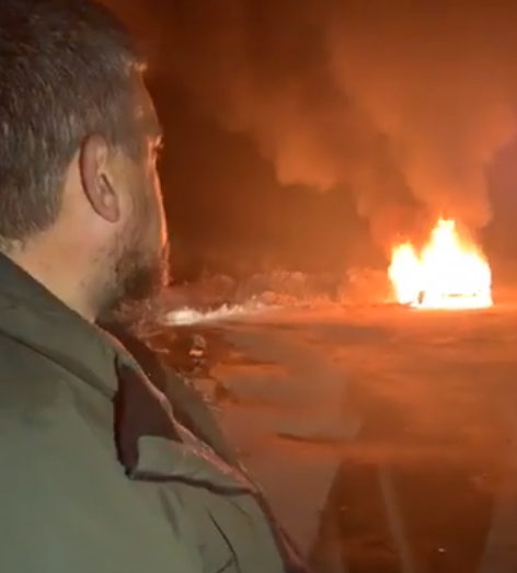 Лідер “євробляхерів” на знак протесту спалив свій Land Rover: кумедне відео