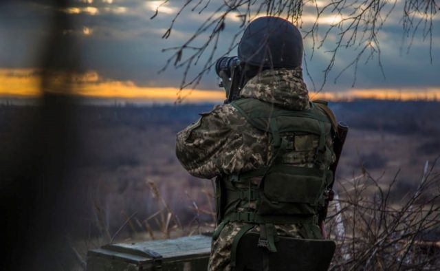 Доба в ООС: 15 обстрілів, двох військових ЗСУ поранено