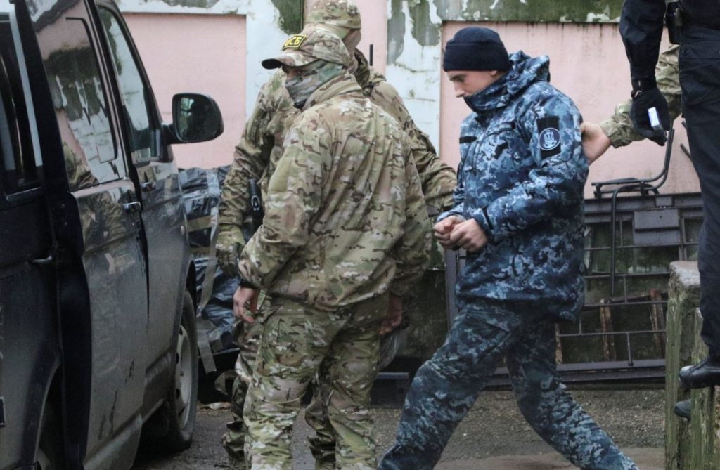 Оккупационный суд Симферополя арестовал пленного украинского моряка и сотрудника СБУ