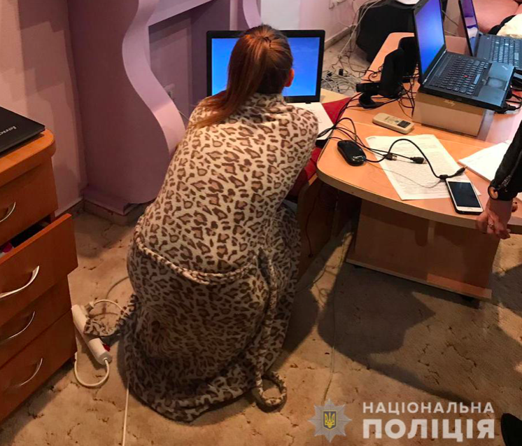 У Запоріжжі викрили цілодобову інтернет-порностудію з прибутками у сотні тисяч гривень