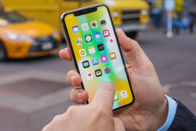 Apple виявила дефекти в iPhone X та MacBook Pro