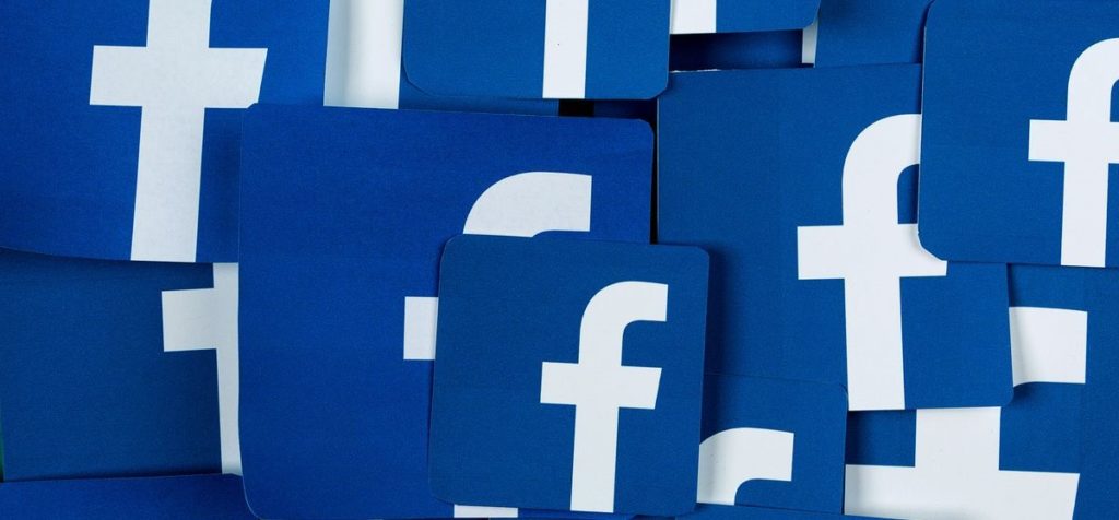 Facebook заблокував сотні акаунтів з фейковими фото