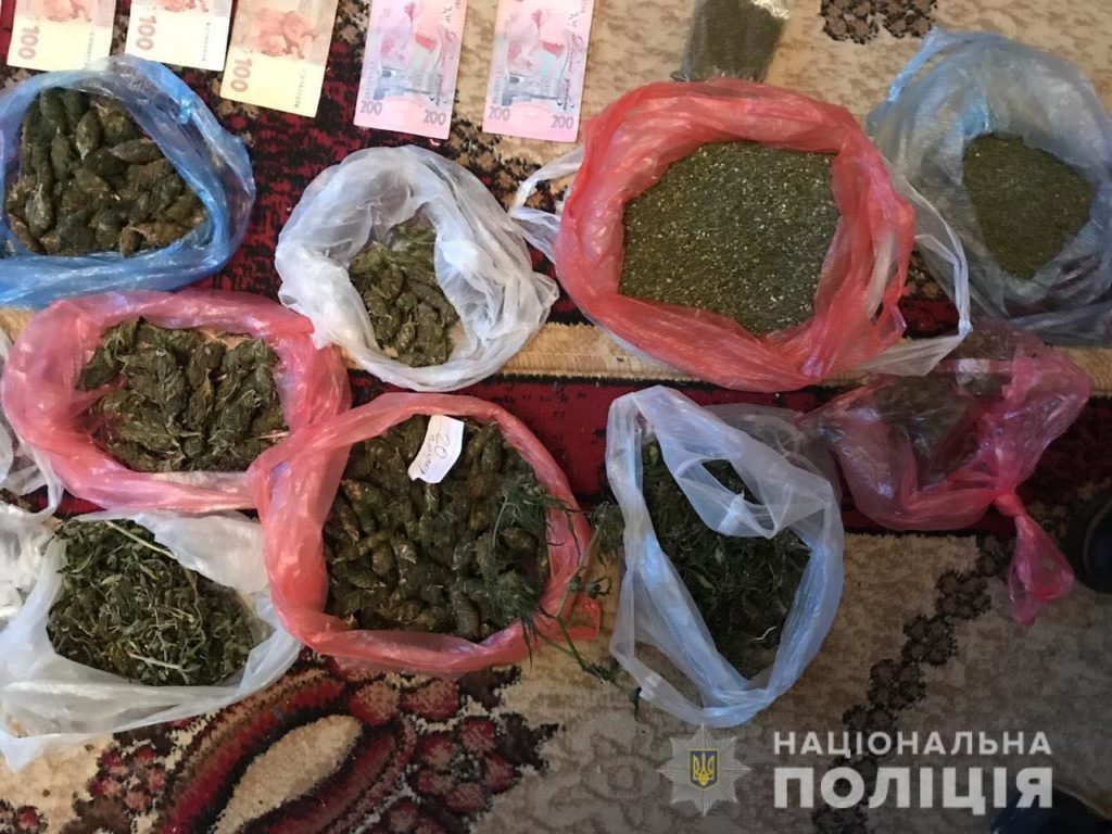 На Київщині викрили наркодилерів і вилучили партію наркотиків на 2 мільйони гривень