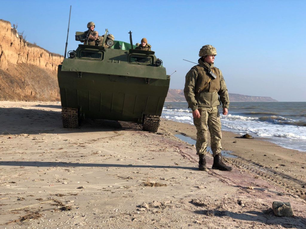 У районі ООС відбулися тактичні навчання реактивної артилерійської батареї: фото