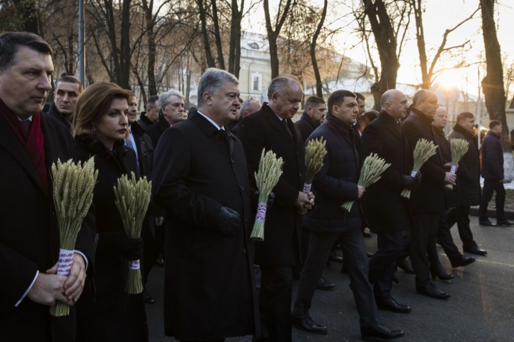 «Прочь от Москвы! Даешь Европу!» Порошенко заявил, что Украина не отступит от стратегий интеграции в ЕС и НАТО