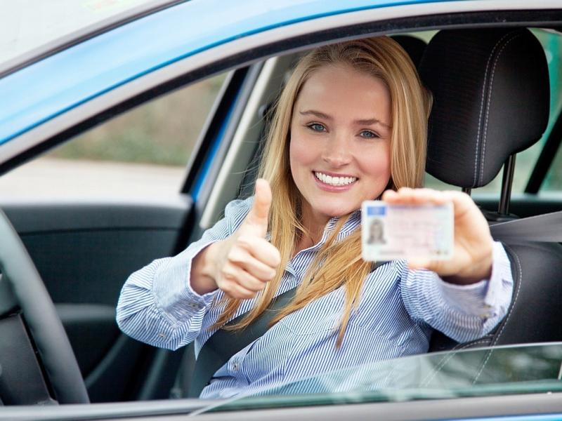20 хв на документи: кияни зможуть зареєструвати авто у ЦНАП