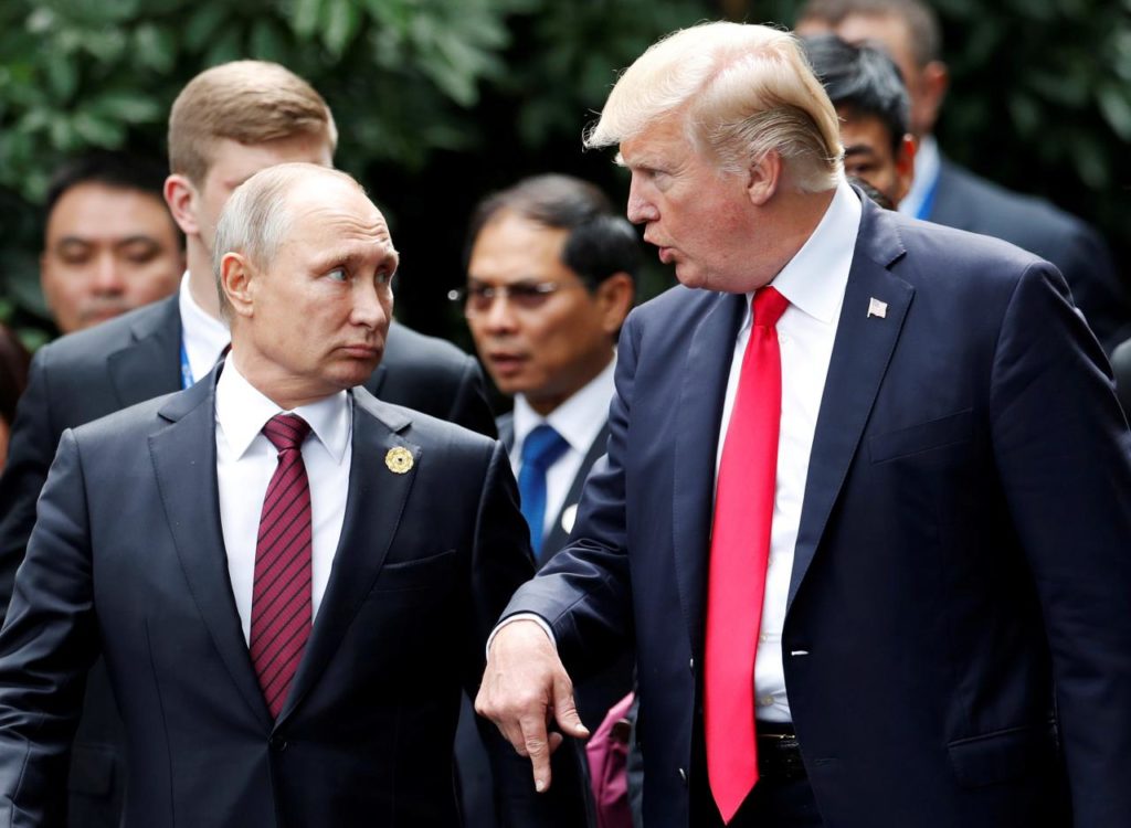 Макрон попросил не проводить в Париже встречу Трампа и Путина — СМИ