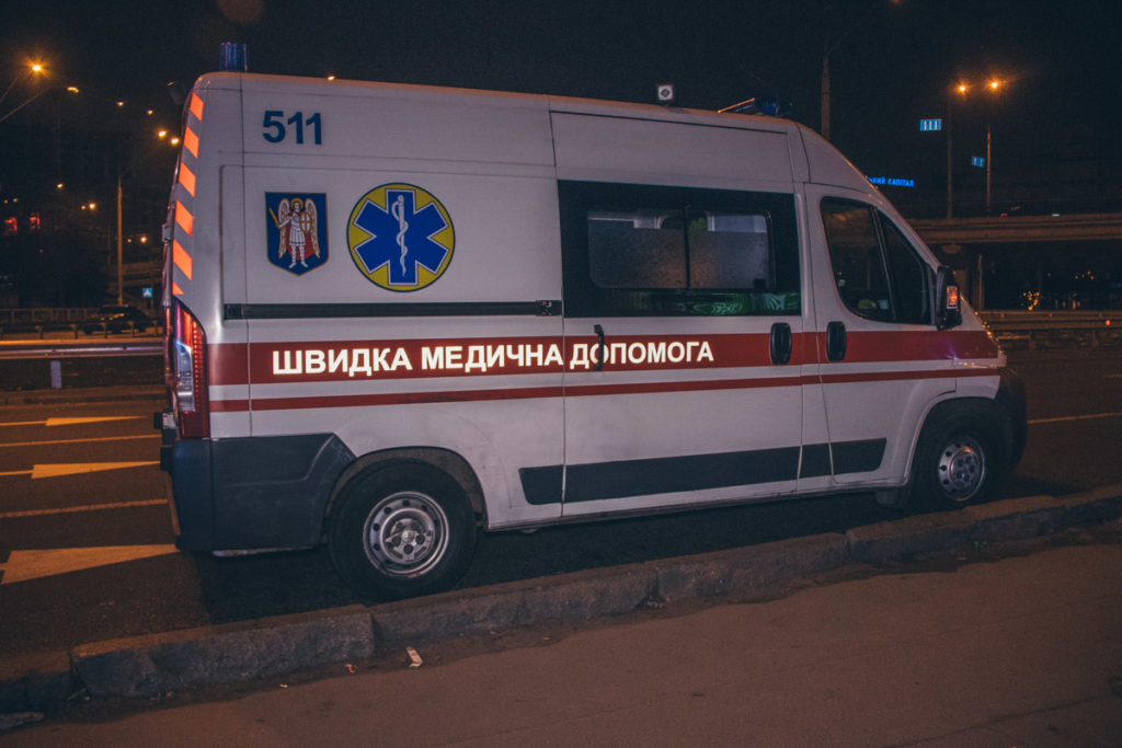У Києві поблизу метро виявили труп чоловіка