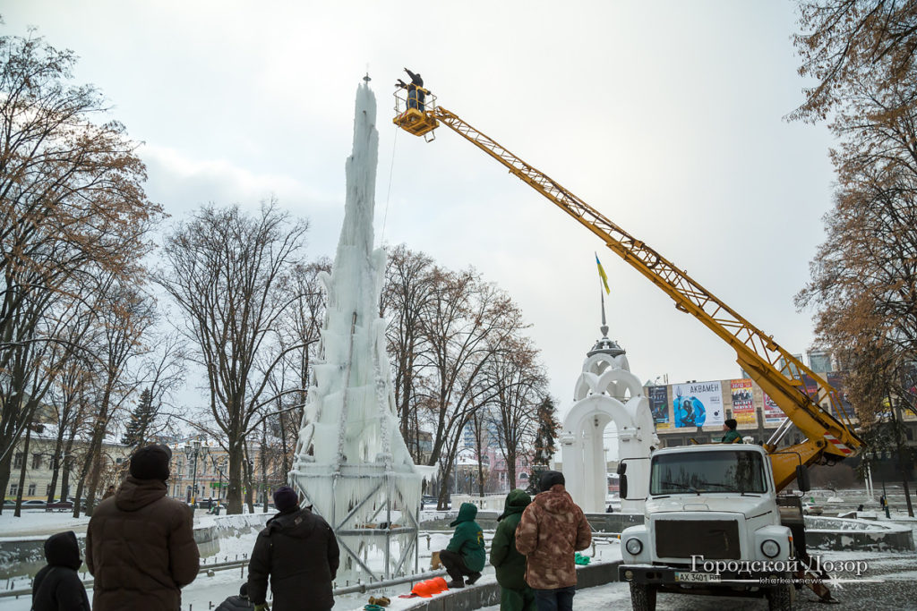 У Харкові з’явиться новорічна ялинка з льоду: вражаючі фото