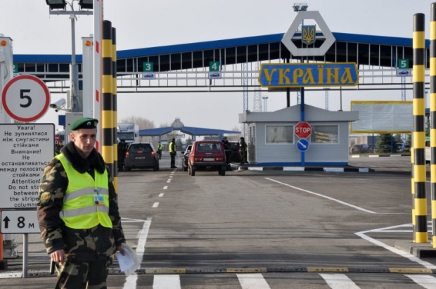 Українські прикордонники посилили перевірку жінок з Росії: названо причину