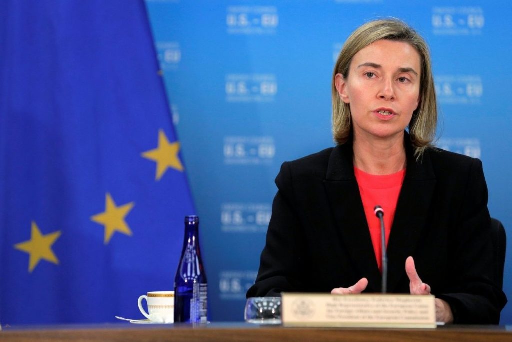 Мы ожидаем от РФ освобождения украинского экипажа без каких-либо промедлений — Могерини