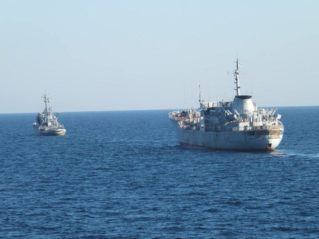 Українські військові кораблі повинні постійно курсувати між Одесою та Маріуполем і Бердянськом – депутат