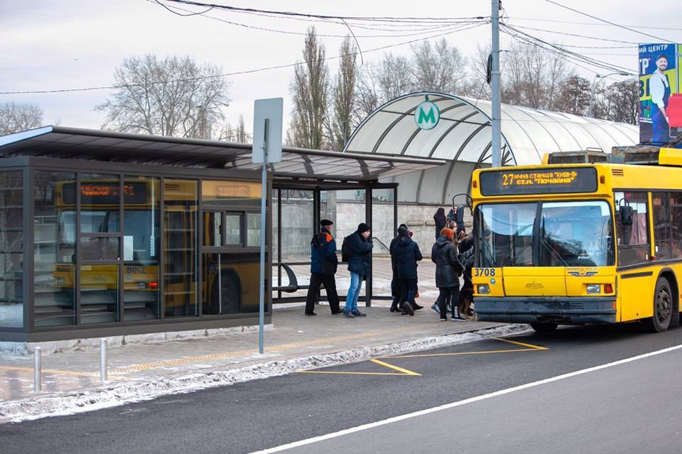 У Києві на вулиці Теліги перекрили підземний тонель для руху легкових автомобілів
