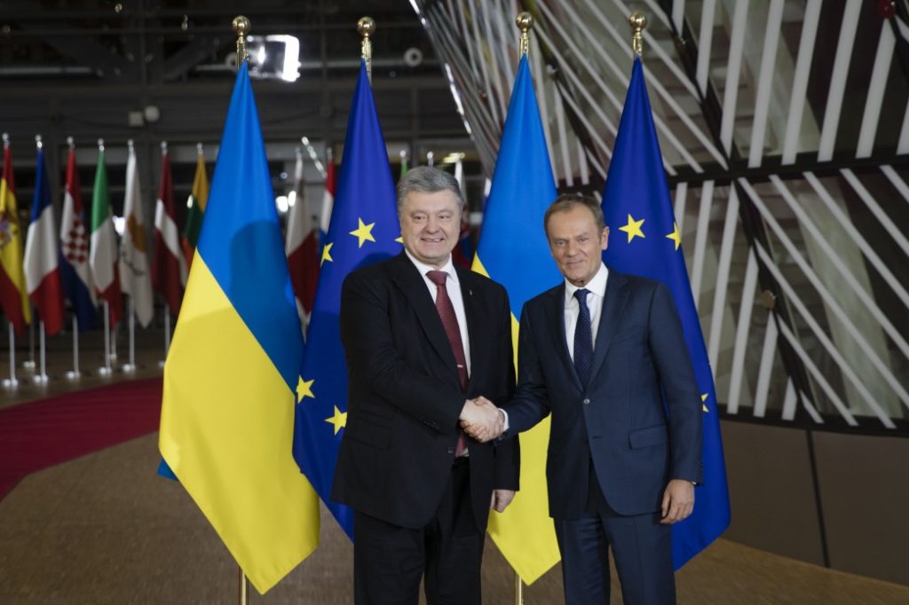 Порошенко під час зустрічі з Туском передав йому списки осіб та кораблів Росії, причетних до агресії в Азовському морі