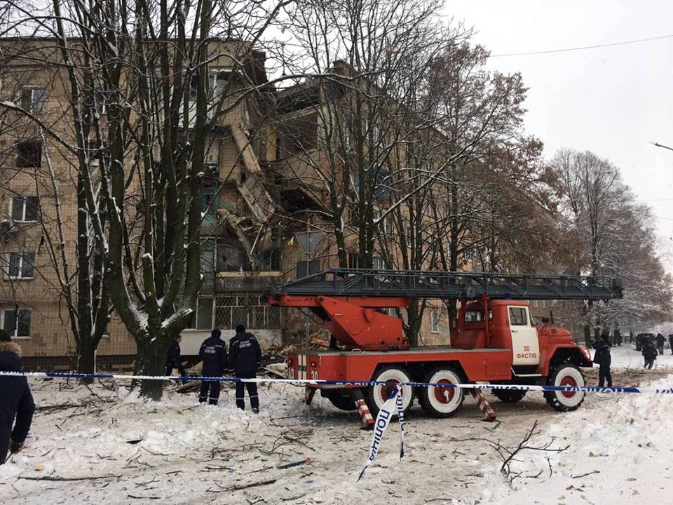 Взрыв в жилом доме в Фастове: из-под завалов достали два тела