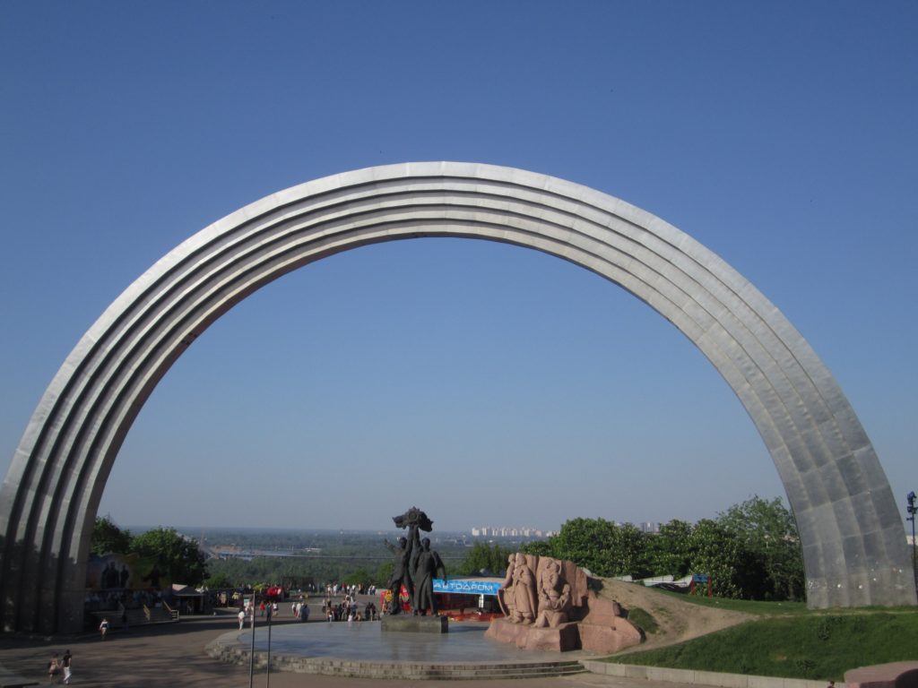 Арка дружби народів у Києві треба демонтувати – Інститут нацпам’яті