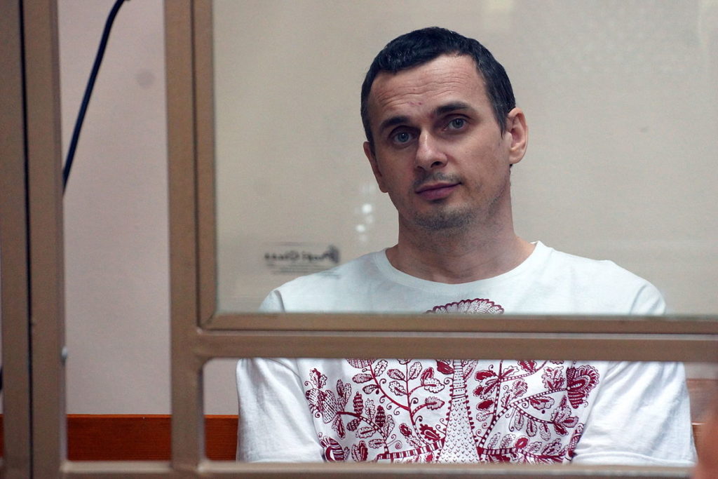 “Ми стоїмо разом з Олегом сьогодні та кожен день” – Посольство США підтримало Сенцова