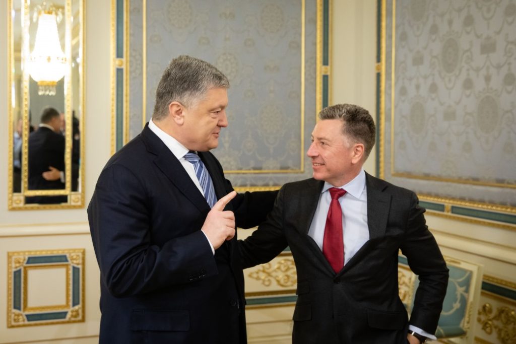 Продовження тиску на Росію, свобода судноплавства та звільнення моряків: про що говорили Порошенко та Волкер