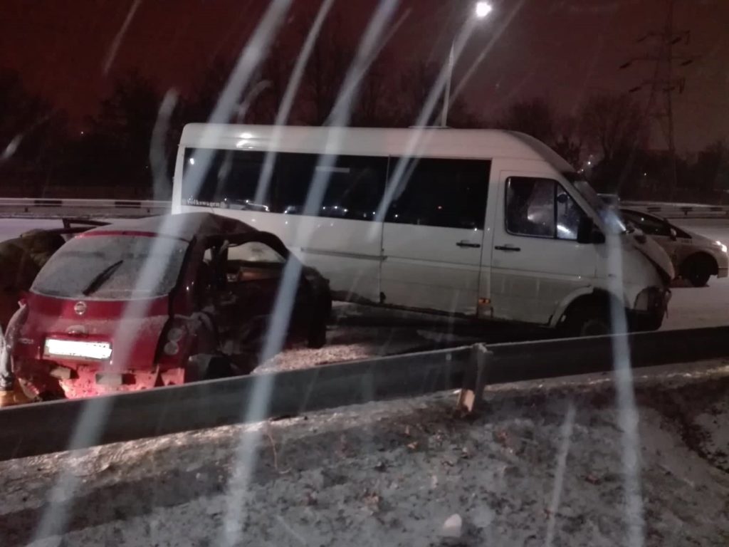 У Запоріжжі автомобіль протаранив маршрутку: серед постраждалих – дитина