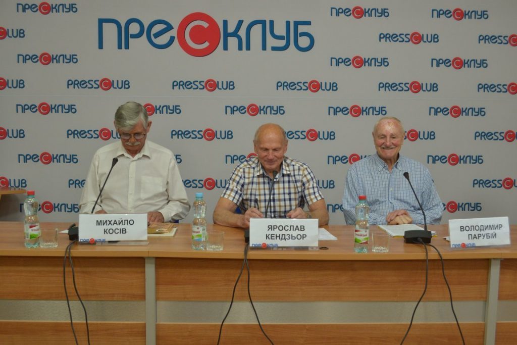 Львовщина поддерживает военное положение и осуждает шабаш оппозиции (ВИДЕО)