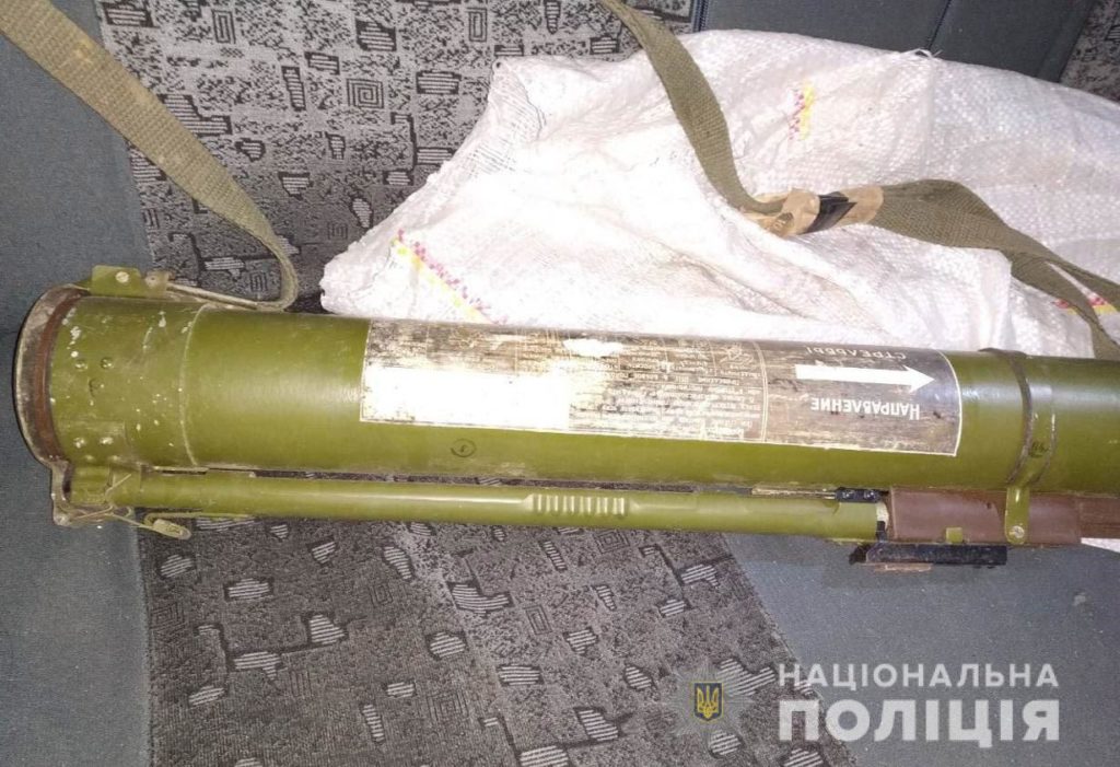Опасная находка в Днепропетровской области: человек в такси забыл гранатомет