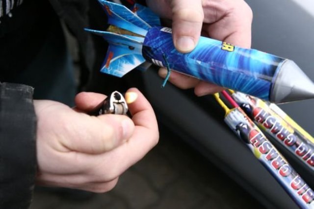 In China, a man set off fireworks near a pyrotechnics store: eight people died, two more were injured