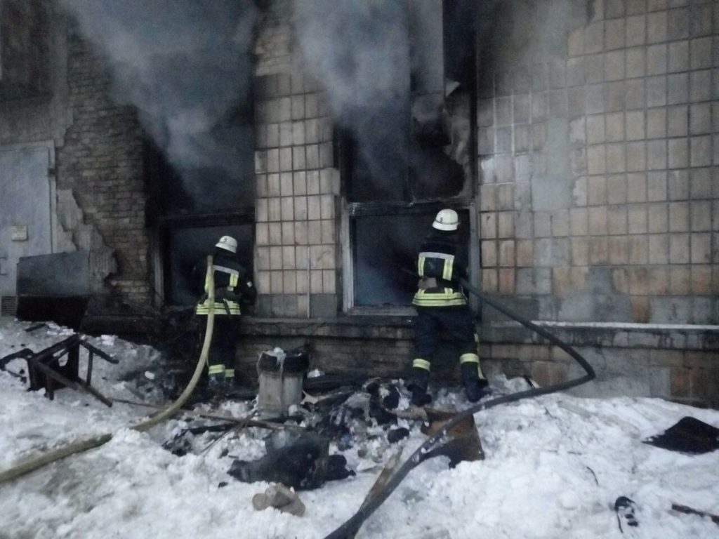 У Києві горів деревообробний цех “Радіозаводу”