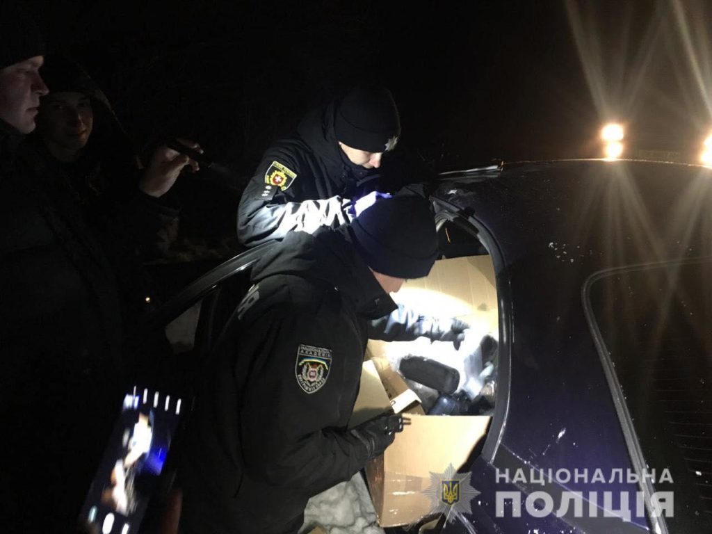 Протаранив автомобілі поліції та намагався стріляти: на Рівненщині затримали викрадача