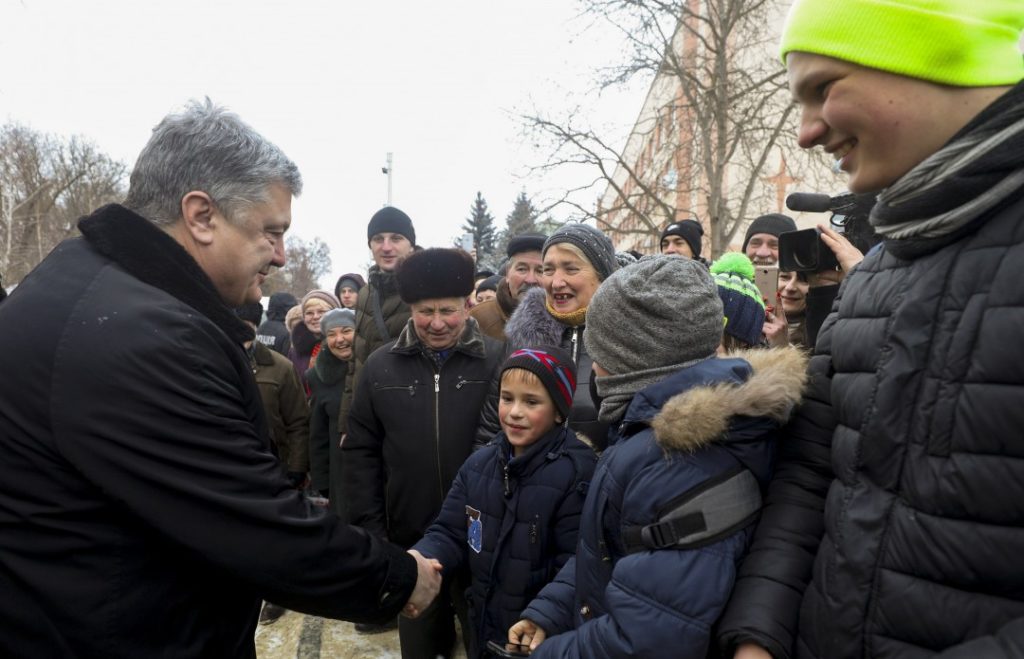 Сильные духом и патриотические: Порошенко опубликовал фото встречи с жителями Ровненщины