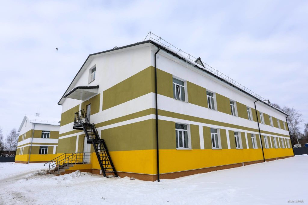 У Конотопі побудували казарми для військових: вражаючі фото житла для нової армії