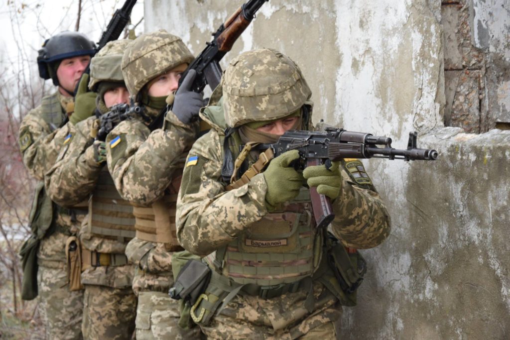 На Одещині британські інструктори проводять підготовку українських піхотинців: фото