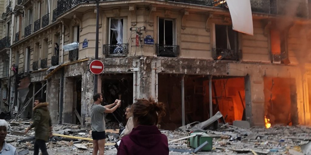 Взрыв в Париже: пострадали не менее 20 человек, много тяжелораненых