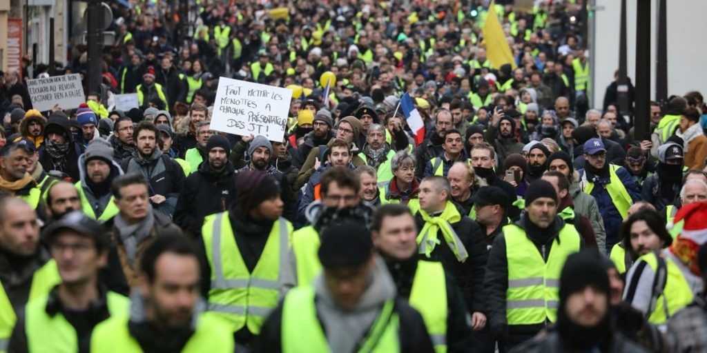У Парижі нова хвиля протестів “жовтих жилетів”: 12 затриманих
